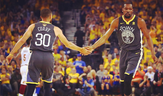 绿军全队手 绿军全队手